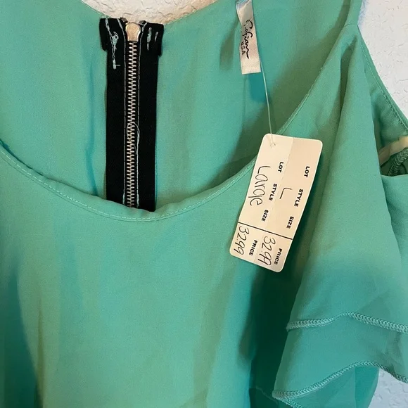 NWT mint green ruffled crop top - Picture 2 of 3